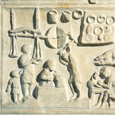 Forgerons et artisans représentés sur un bas-relief. IIe siècle. Musée de la Civilisation romaine, Rome.