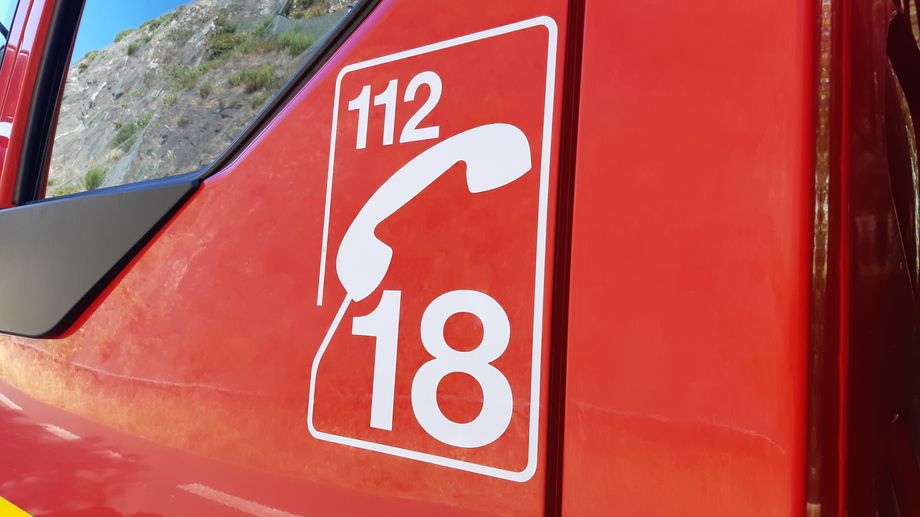 Spectaculaire incendie de trois camping-cars sur le parking du Fort la Latte � Pl�venon 