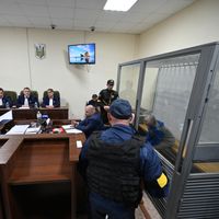 Procès d’un soldat russe à Kiev, le 18 mai 2022. Accusé de crimes de guerre pour avoir tué un civil, il a plaidé coupable et risque la réclusion à perpétuité.