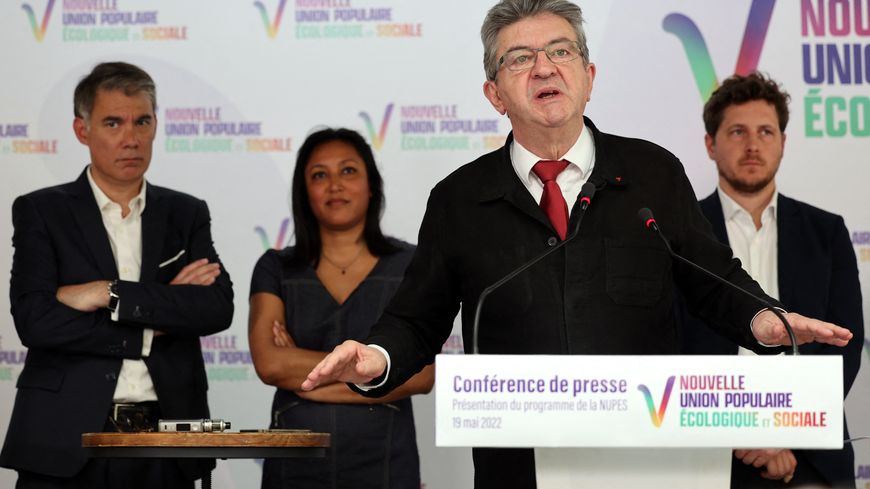 Jean-Luc Mélenchon a présenté le programme de la Nupes, avec les socialistes Olivier Faure et Corinne Narassiguin et l'écologiste Julien Bayou.