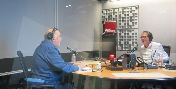 France Musique, studio 361 ... Humoriste-chansonnier, Bernard Mabille & Benoît Duteurtre, producteur-écrivain (g. à d.)