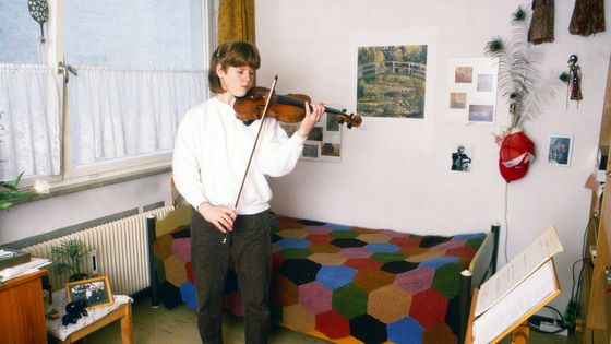 Isabelle Faust, violoniste en 1988 ©Getty - Frank Hempel/United Archives via Getty Images