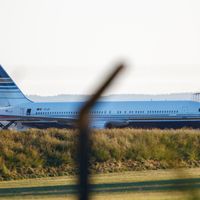 Après la décision de la justice européenne, l'avion à destination du Rwanda est resté cloué au sol sur la base militaire britannique de Boscombe Down