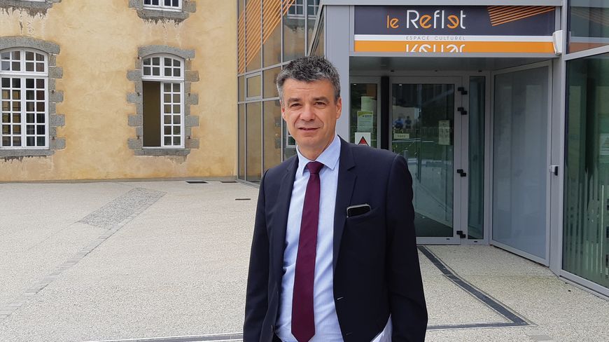 Le maire Horizons de Saint-Berthevin, Yannick Borde, signe un appel pour négocier un accord de gouvernement