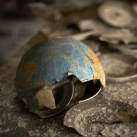 Globe brisé dans les ruines de Tchernobyl
