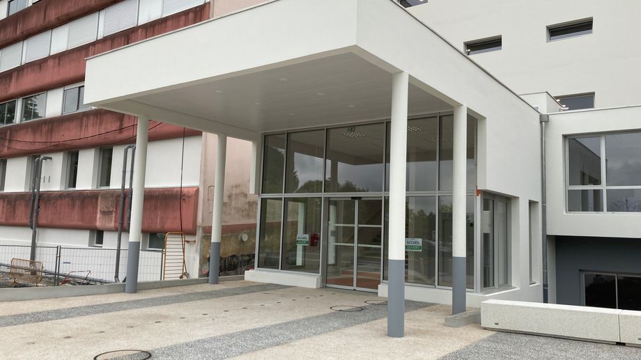 PHOTOS - L'h�pital d'Oloron a une nouvelle entr�e