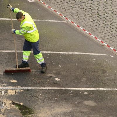 Des employés municipaux.