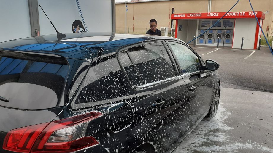 Sécheresse : les Toulousains pas prêts de lâcher leurs habitudes à la station de lavage auto