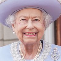 La reine Elizabeth II sur le balcon du palais de Buckingham pendant les célébrations de ses 70 ans de règne
