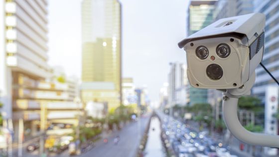 Aujourd'hui, de plus en plus de pays se servent de l'intelligence artificielle pour surveiller leur population, remettant en cause les libertés fondamentales. ©Getty - Athima Tongloom