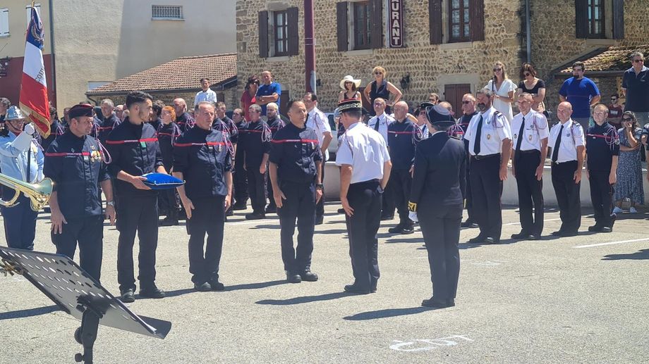 Dr�me : deux pompiers m�daill�s pour leur courage apr�s l'incendie de Crest