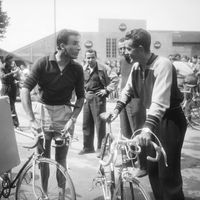 Raphaël Geminiani avec Louison Bobet avant la 3ème étape du Tour de France 1951 entre Ghent et Le Tréport.