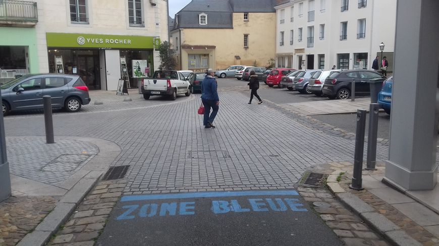 Zones bleues à Château-Gontier-sur-Mayenne : la période de pédagogie est terminée, attention aux amendes