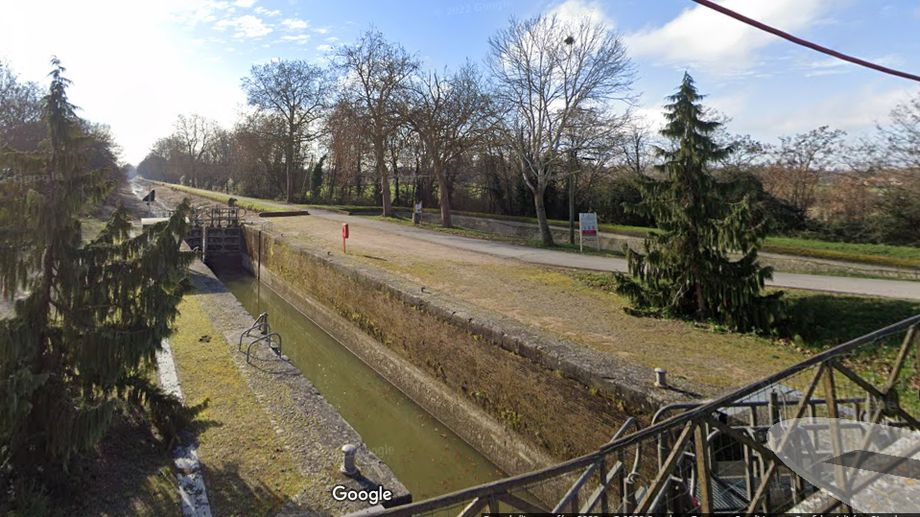 Un homme se noie dans le canal au nord de Toulouse en voulant sauver son chien
