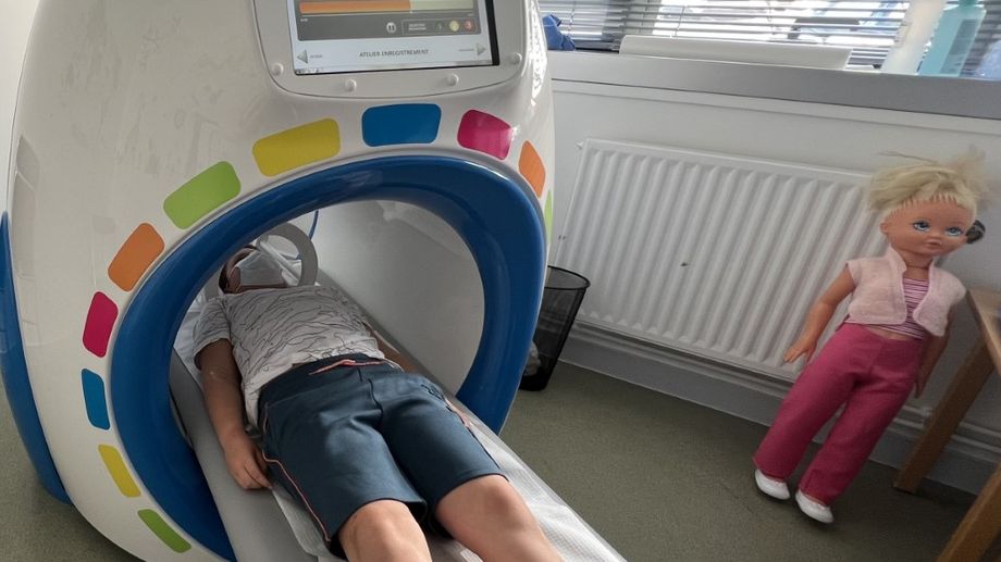 VIDÉO - Au CHU de Poitiers, une fusée IRM pour les enfants