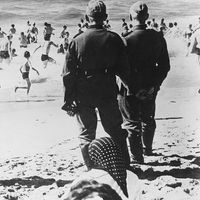 Soldats Allemands sur une plage à Biarritz en août 1940