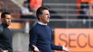 Football : le FC Lorient se s�pare de son entra�neur Christophe P�lissier
