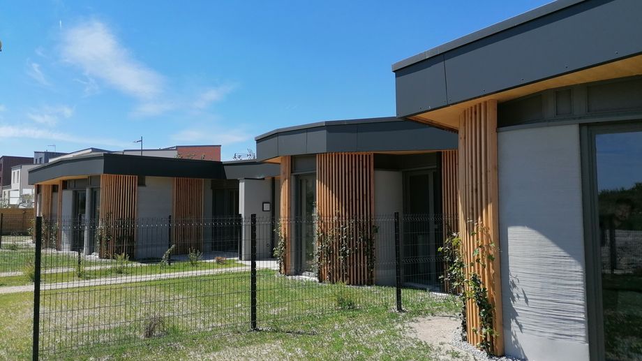 EN IMAGES - Cinq maisons fabriqu�es en impression 3D b�ton � Reims