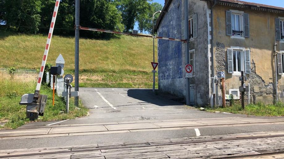 Bizanos : un car bloqu� sur un passage � niveau ce dimanche