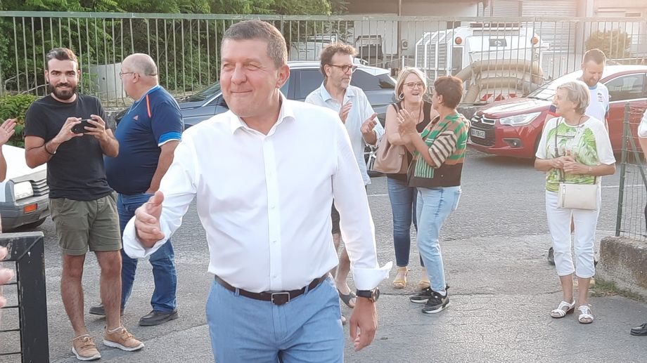 L�gislatives 2022 : Fabrice Brun (LR) r��lu � Aubenas, 