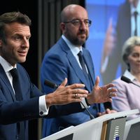 Emmanuel Macron, Charles Michel et Ursul von der Leyen à Bruxelles le 23 juin 2022.