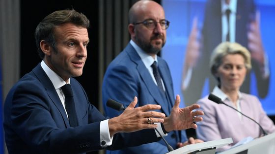 Emmanuel Macron, Charles Michel et Ursul von der Leyen à Bruxelles le 23 juin 2022. ©AFP - JOHN THYS
