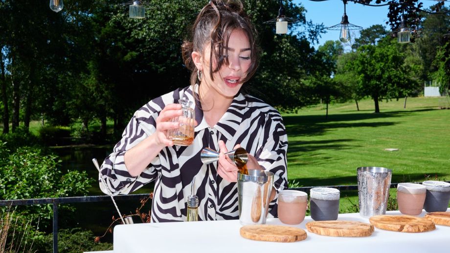 Le troph�e du meilleur cocktail � base de calvados remport� par... une bartender de l'Oise