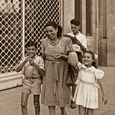 Mireille Saïd, Josette Saïd, Jean-Pierre Saïd et Pierre Ghenassia, militant.es juif.ves anticolonialistes, Alger, 1947