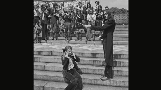 John Farley dirige le Portsmouth Sinfonia à Londres le 26 mai 1974. - McCarthy/Express/Hulton Archive/Getty Images