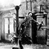 Gene Kelly, chantant sous la pluie
