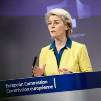 La présidente de la Commission européenne, Ursula von der Leyen, en conférence de presse sur la demande d'adhésion à l'UE de l'Ukraine.
