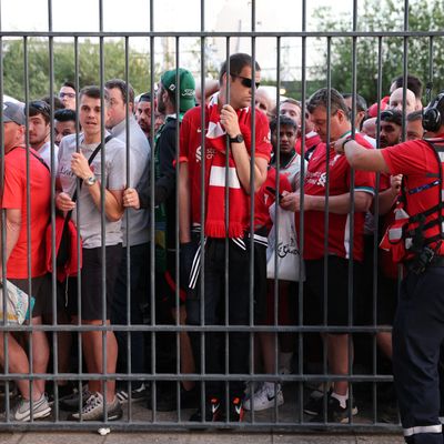 Des supporters de Liverpool devant le stade de France lors de la finale de la Ligue des champions de l'UEFA