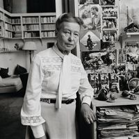 Simone de Beauvoir (1908-1986), dans son appartement parisien, en 1968