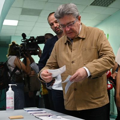 L'Insoumis Jean-Luc Mélenchon, leader de la NUPES votant pour les élections législatives à Marseille, 12 juin 2022