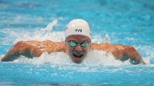 L�on Marchand m�daille d'argent du 200 m�tres papillon, aux Mondiaux de natation