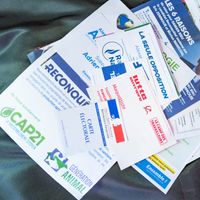 Professions de foi et bulletins de vote à Nice le 10 juin 2022.