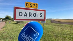 Dans la place à Darois