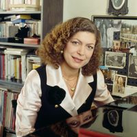 Brigitte Engerer devant son piano