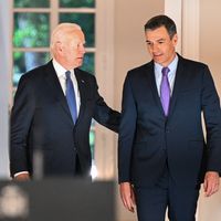 Le Président américain Joe Biden et le Premier ministre espagnol Pedro Sanchez hier à Madrid, juste avant l’ouverture du Sommet de l’Otan.