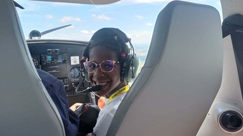 L'association R�ves de Gosse est venue offrir un bapt�me de l'air � 138 enfants � l'a�roport de Ch�teauroux