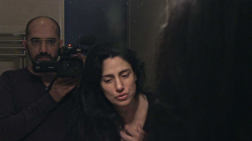Shlomi Elkabetz : "Dans ce film tous les personnages, même le mien, sont des fantômes" durée : 00:43:56 - Par les temps qui courent - par : Marie Richeux - Rencontre avec le réalisateur et scénariste israëlien Shlomi Elkabetz à l'occasion de la sortie de son dyptique "Cahiers noirs : Viviane" et "Cahiers Noirs : Ronit" en salles le 29 juin. - invités : Shlomi Elkabetz "Cahiers noirs" de Shlomi Elkabetz