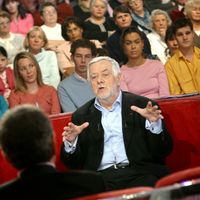 Yes Coppens sur le plateau de l'émission de télévision "Vivement dimanche" de Michel Drucker en février 2005