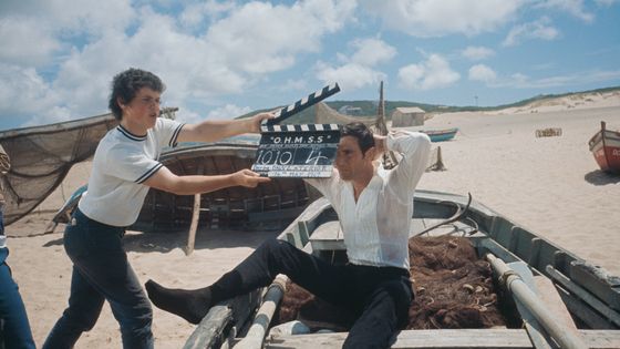 L’acteur Georges Lazenby (James Bond) dans le film « Au Service secret de Sa Majesté », Plage de Guincho (Portugal), 14/05/1969 ©Getty - Larry Ellis Collection