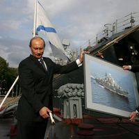 Vladimir Poutine sur le destroyer Nastoichivy à Kaliningrad en 2006