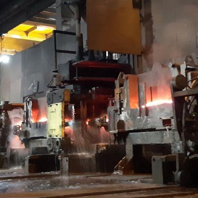 Fabrication d'acier à l'usine LME du groupe Beltram à Trith-Saint-Léger (Nord). La métallurgie est le secteur où il est le plus difficule de recruter.