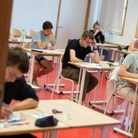 Des élèves passent une épreuve du bac à Rennes, en Bretagne, le 15 juin 2022.