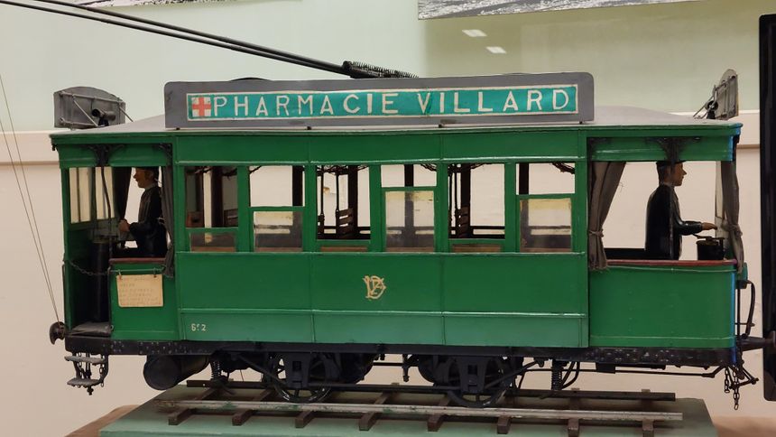 Maquette d'un ancien tramway isérois exposée à l'HistoBus Dauphinois