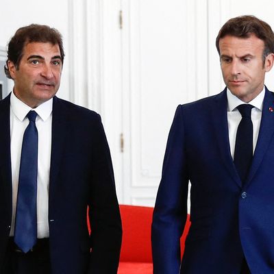 Emmanuel Macron aux côtés de Christian Jacob après une rencontre à l'Elysée, à Paris, le 21 juin 2022.