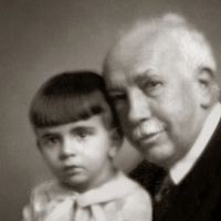 Richard Strauss, compositeur et chef d’orchestre (Munich, 11 juin 1864 - Garmisch-Partenkirchen, 8 septembre 1949). Avec son petit-fils en 1929