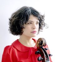 Après la sortie de son nouvel album "Bahia", la chanteuse et violoncelliste Ana Carla Maza fait la tournée des festivals cet été